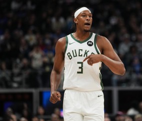 竞彩推荐-表现不俗！特纳半场9投5中&amp;罚球2中2 得到12分6板4帽