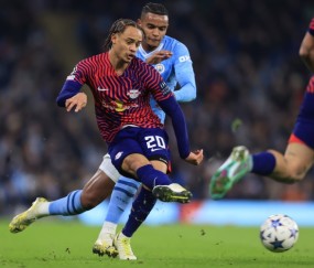 罗马诺透露哈维-西蒙斯持续关注切尔西动向