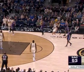 竞彩推荐-半场：勇士以66-53领先国王，库里7投4中砍下14分3篮板